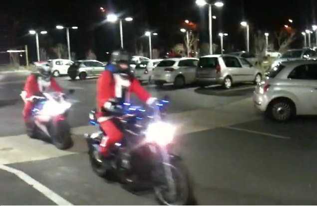 'Biệt đội' Ông già Noel cưỡi mô tô đi phát quà