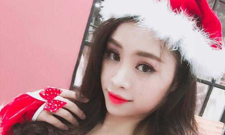 Hot girl Hà thành khoe vẻ quyến rũ trong bộ ảnh đón Noel