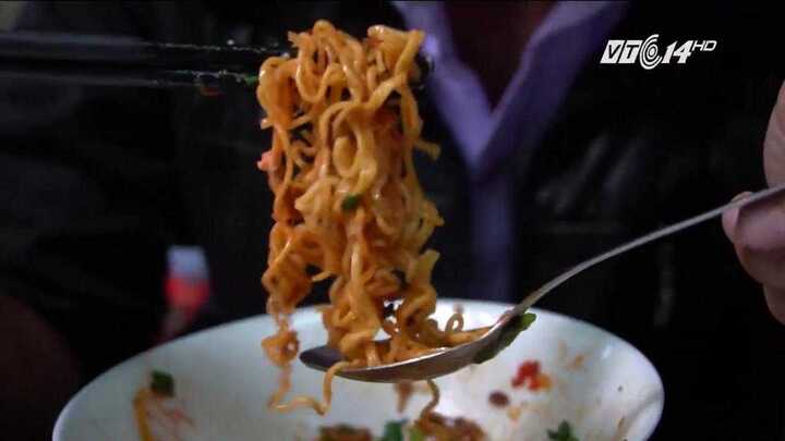 Mì trộn muối ớt 'hớp hồn' người Sài Gòn trong ngày se lạnh