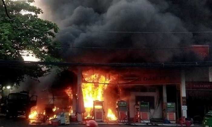 Cháy nổ khủng khiếp cây xăng ở TP.HCM: Thủ phạm là chiếc xe bồn