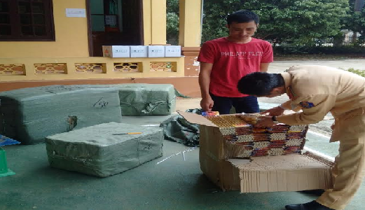 Bắt xe khách vận chuyển hơn 10.000 cây pháo sáng Trung Quốc