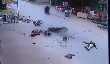 Video: Xe máy phóng tốc độ cao gây tai nạn khủng khiếp