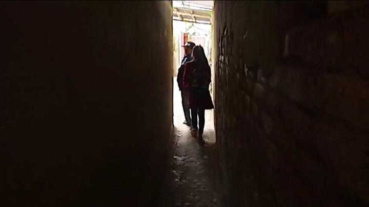 Kỳ lạ ngôi trường ở Thanh Hóa có lối đi kiểu '2 con dê qua cầu'