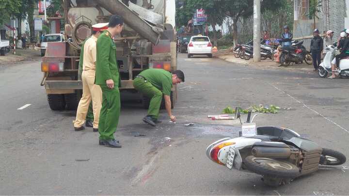 Nữ nhân viên ngân hàng bị xe bồn cán chết thương tâm