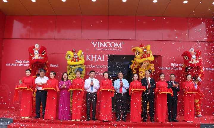 Vingroup ra mắt mô hình trung tâm 'Vincom+'
