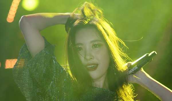 Wonder Girls cực đáng yêu khi chào khán giả bằng tiếng Việt