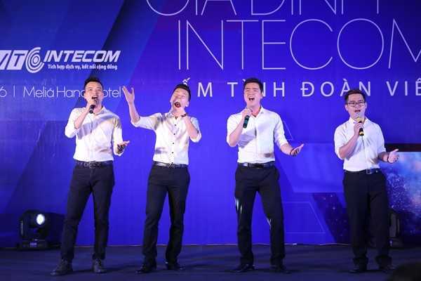 Vỡ òa cảm xúc trong buổi 'họp phụ huynh' đặc biệt tại Intecom