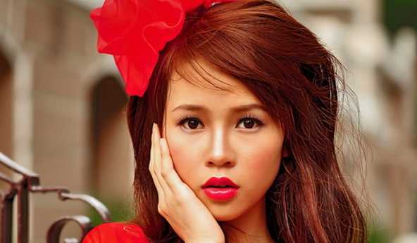 Hot girl Sam khoe vẻ quyến rũ khiến bao chàng trai mê mệt
