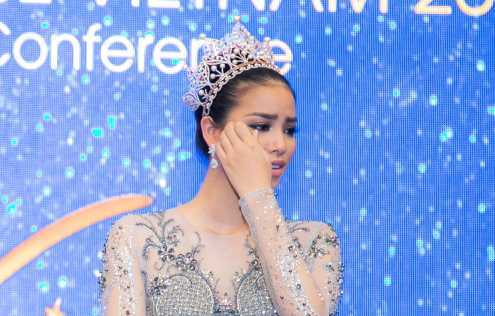 Phạm Hương bật khóc nức nở khi nhớ lại quãng đường dự thi Miss Universe