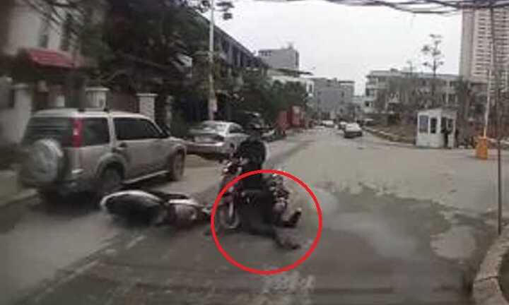 Thót tim clip phóng nhanh phanh gấp, lao đầu vào xe máy ngược chiều