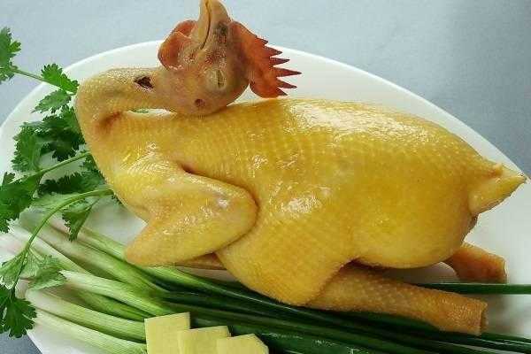 Bí quyết luộc gà vàng ươm mà các nhà hàng vẫn giữ kín