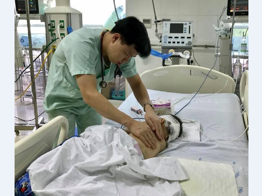 TV rơi vào đầu, bé trai 20 tháng hôn mê ngay ngày đầu năm mới