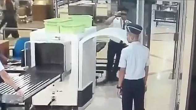 Chi tiết vụ phi công say xỉn vẫn 'sống chết' đòi lên máy bay