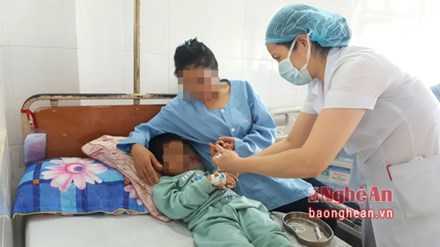 Kinh hãi với chiếc kèn đồ chơi trong phổi bé 6 tuổi