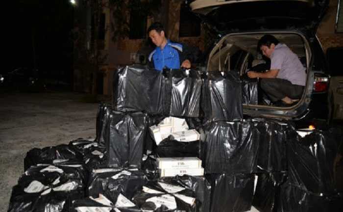 Cảnh sát nổ súng truy bắt ô tô chở thuốc lá lậu