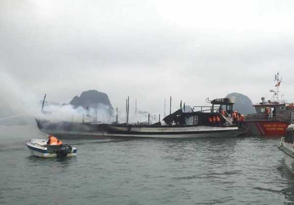 Cháy tàu du lịch chở 21 người trên vịnh Hạ Long: Đình chỉ hoạt động cả đội tàu