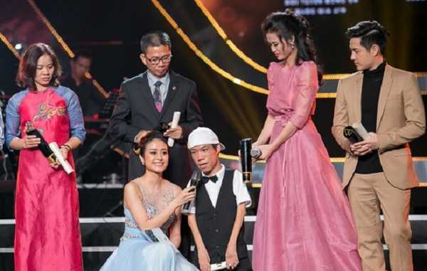 Đông Nhi và những lần nức mũi khi được đồng nghiệp khen ngợi về nhân cách