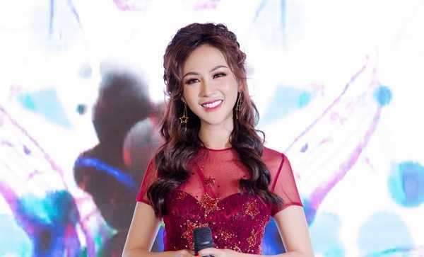 Hotgirl dao kéo Kelly Nguyễn quyết định tấn công âm nhạc