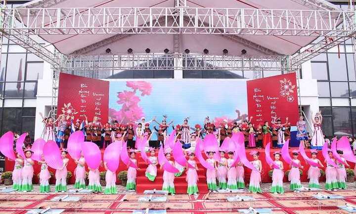 Hội Xuân Vinschool 2017: 'Tết bốn phương - Xuân yêu thương'