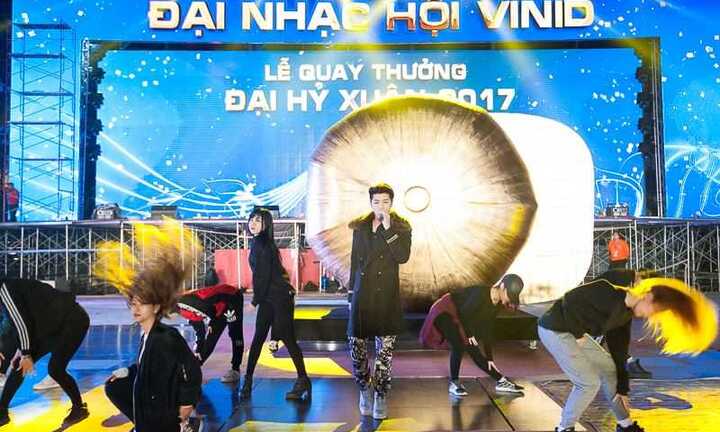 Noo Phước Thịnh tập luyện bất chấp giá rét chuẩn bị cho Đại Nhạc Hội VinID