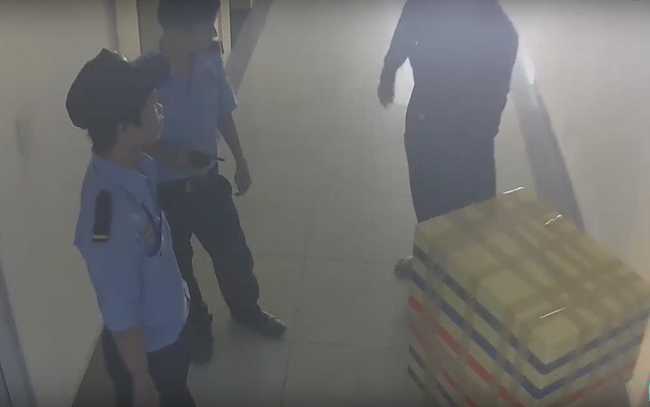 Camera an ninh ghi lại kẻ sát hại nữ sinh lớp 9 dùng thùng xốp phi tang