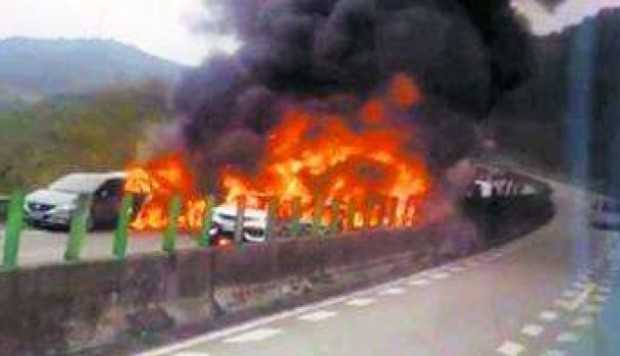 Mất phanh, xe tải gây tai nạn liên hoàn thảm khốc trên cao tốc Trung Quốc