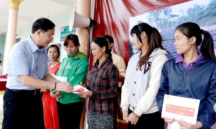 Lấy tình thương yêu làm nhân cách