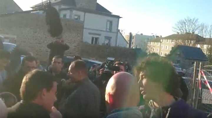 Cựu Thủ tướng Pháp bị nam thanh niên tát khi đang vận động tranh cử