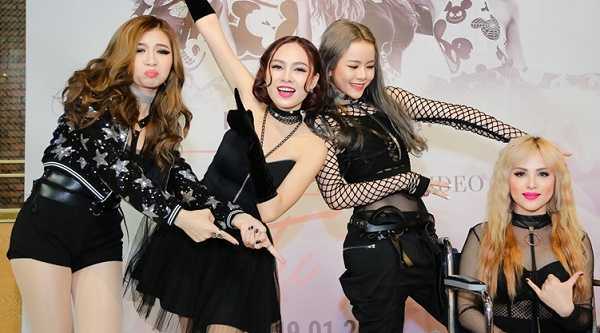 S-Girls rơi nước mắt trong ngày họp báo ra mắt MV đầu tay