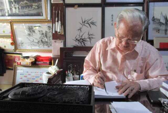 Gặp truyền nhân của người thêu long bào cho vua Khải Định