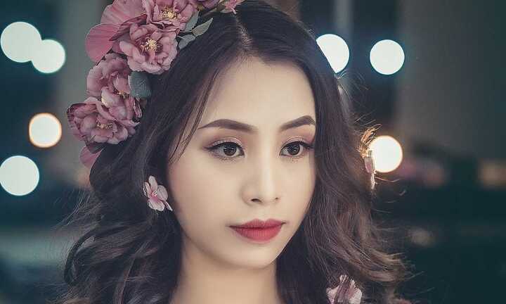 Hot girl Sân khấu điện ảnh đẹp ma mị trong bộ ảnh đón Tết