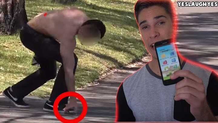 Chàng trai giả vờ đánh rơi điện thoại giữa đường để thử lòng người lạ