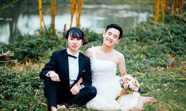Ảnh cưới cô dâu chú rể ‘hoán đổi giới tính’ khiến người xem không nhịn được cười