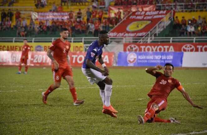 Hoàng Vũ Samson lập cú đúp, Hà Nội FC thắng đậm đội của Công Vinh