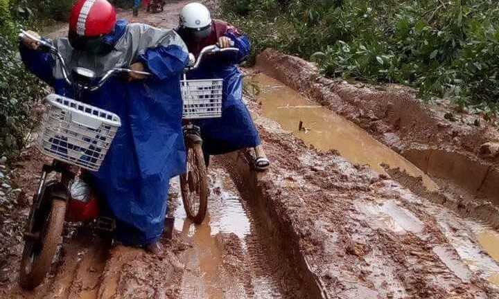 Không dám đến chúc Tết người thân vì con đường 'đau khổ'