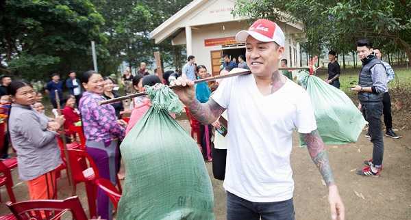 Những nghĩa cử cao đẹp xứng danh đại trượng phu của Tuấn Hưng