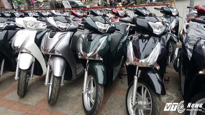 Mua xe máy đầu năm Đinh Dậu: Khách tha hồ chọn xe Honda giảm giá