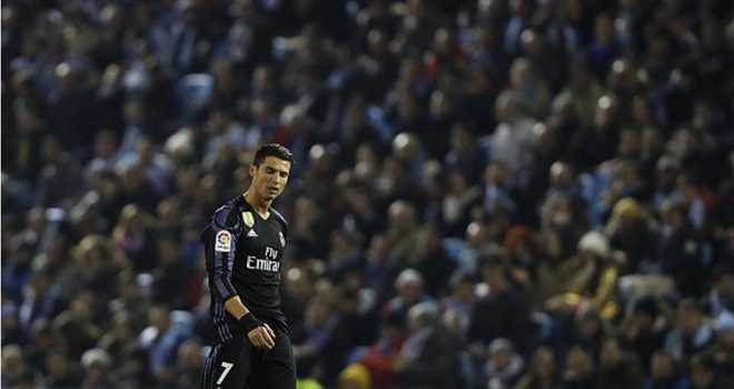 Video: 2 giây Cristiano Ronaldo đá trúng cột dọc, xà ngang 2 lần