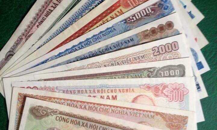 Gần Tết tiền giấy cũ hút khách