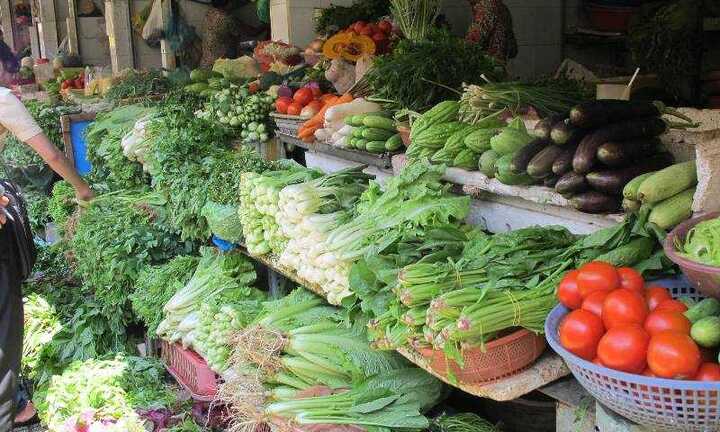 Mùng 3 Tết: Mua nải chuối mất cả trăm nghìn, giá rau tăng gấp 3