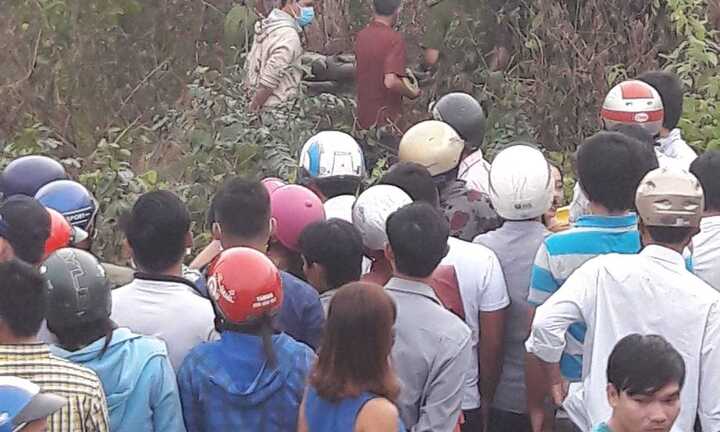 Tá hoả phát hiện thi thể người đàn ông chết cháy bên gốc xoài