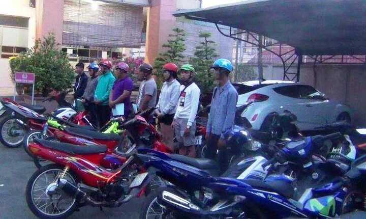 Bắt 200 quái xế gây náo loạn đường phố