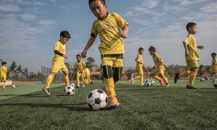 Khám phá trường học bóng đá lớn nhất thế giới