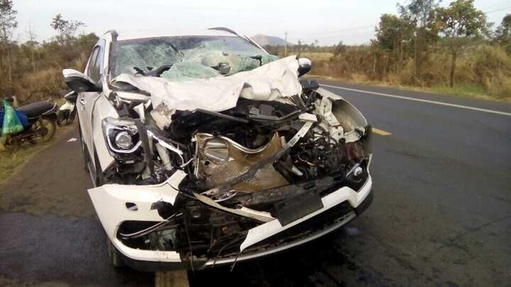 Ô tô bị công nông đâm nát đầu trên đường Hồ Chí Minh