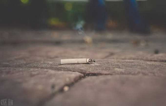 Từ 1/2/2017, vứt tàn thuốc lá sai quy định sẽ bị phạt đến 1 triệu đồng