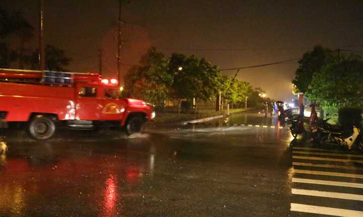 Cháy lớn tại công ty ô tô Trường Hải