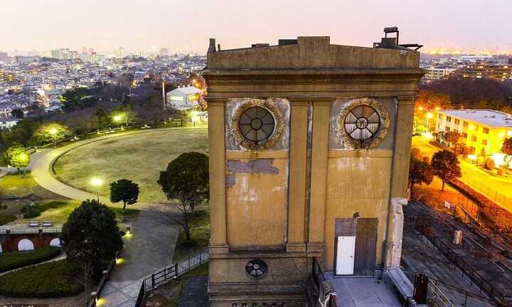 Bên trong trường đua hoang phế từ thời Thiên hoàng Minh Trị