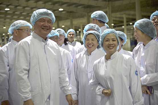 Bí thư TP.HCM Đinh La Thăng: 'Hỗ trợ nông dân phát triển đàn bò sữa cao sản'