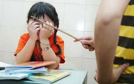 Nghi án bé trai 3 tuổi bị mẹ đẻ cùng người tình đánh chết