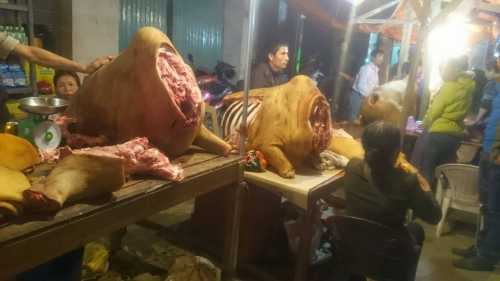 Đi chợ Viềng, mua thịt bò 320.000 đồng/kg